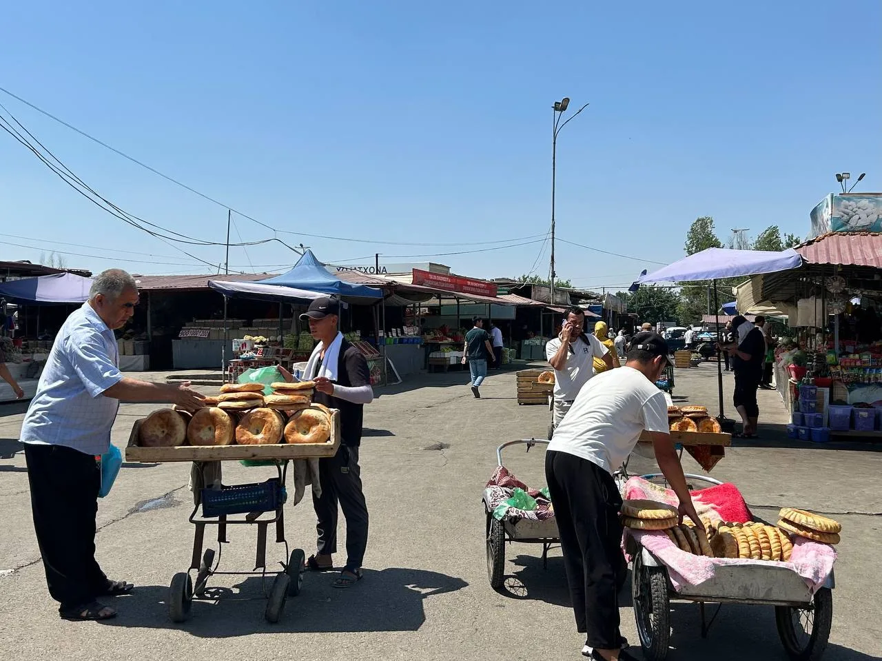 Chorsu Bazaar Food Tour: Spices, Produce, and Local Flavors