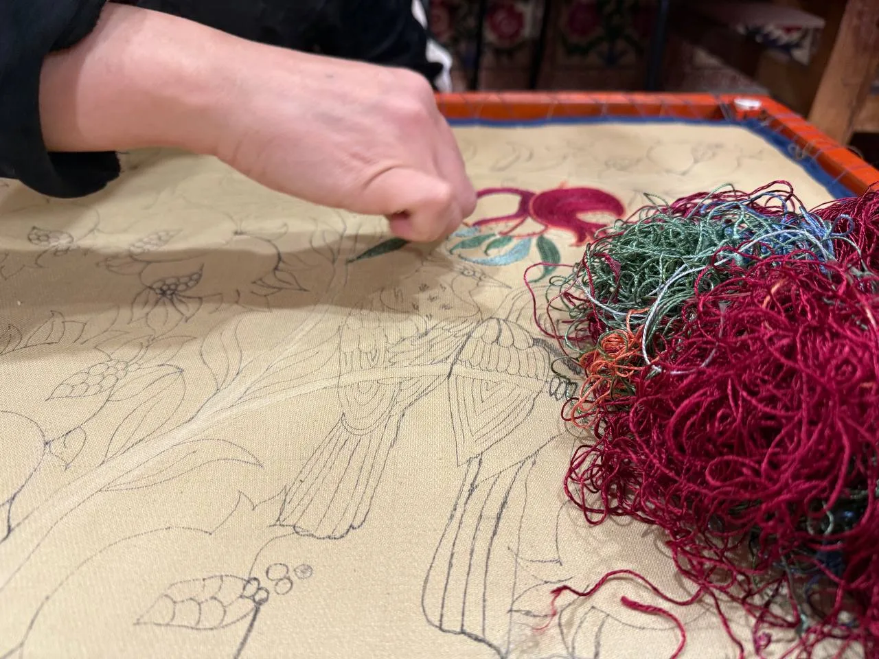 Suzani Embroidery: From Village Workshops to Global Buyers