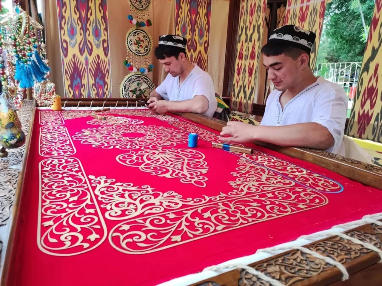 Samarkand: Hands-On Gold Embroidery Class with an Artisan - Image 3