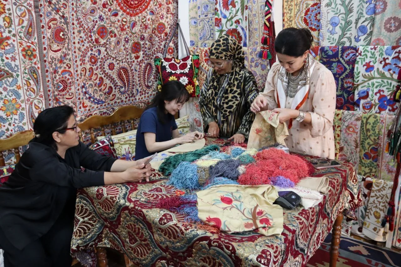 Samarkand: Traditional Suzani Embroidery Workshop Experience - Image 3