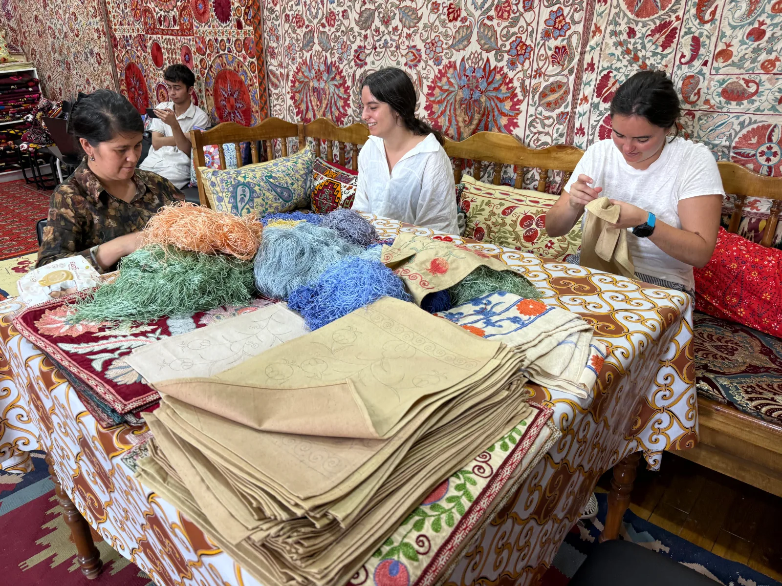 Samarkand: Traditional Suzani Embroidery Workshop Experience - Image 2