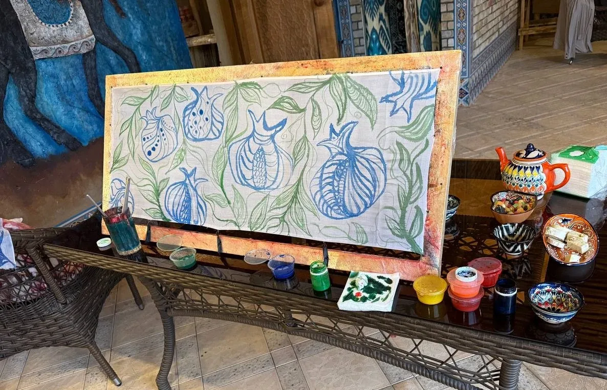 Samarkand: Uzbek Silk Scarf Painting Workshop - Image 2