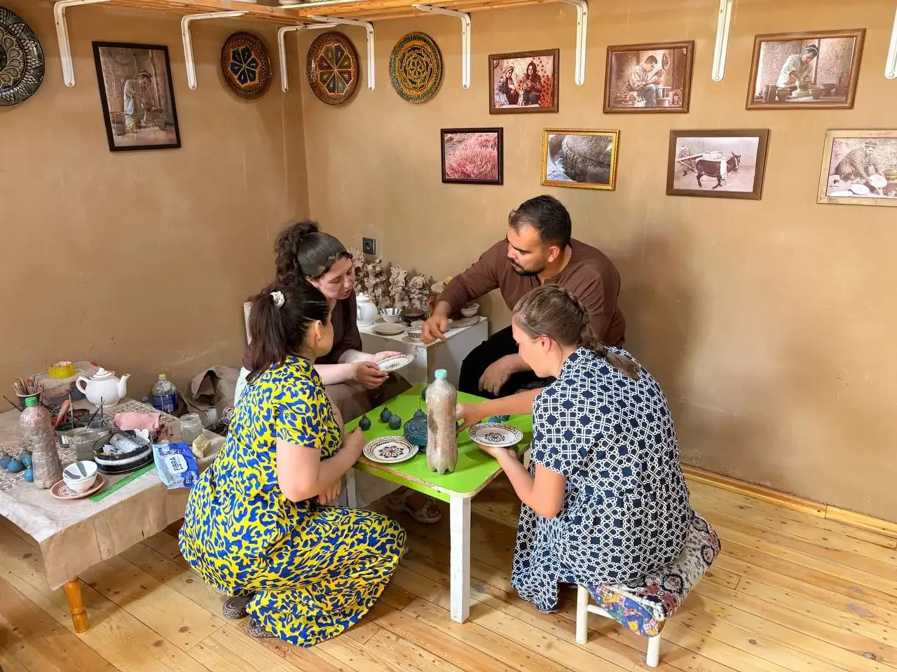 Tashkent: Gijduvan Style Pottery Painting Workshop - Image 3